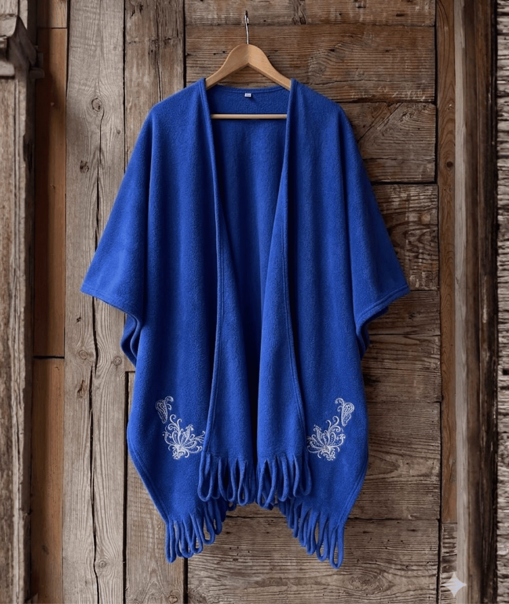 MANTILLA POLAR CON BORDADO FLORES