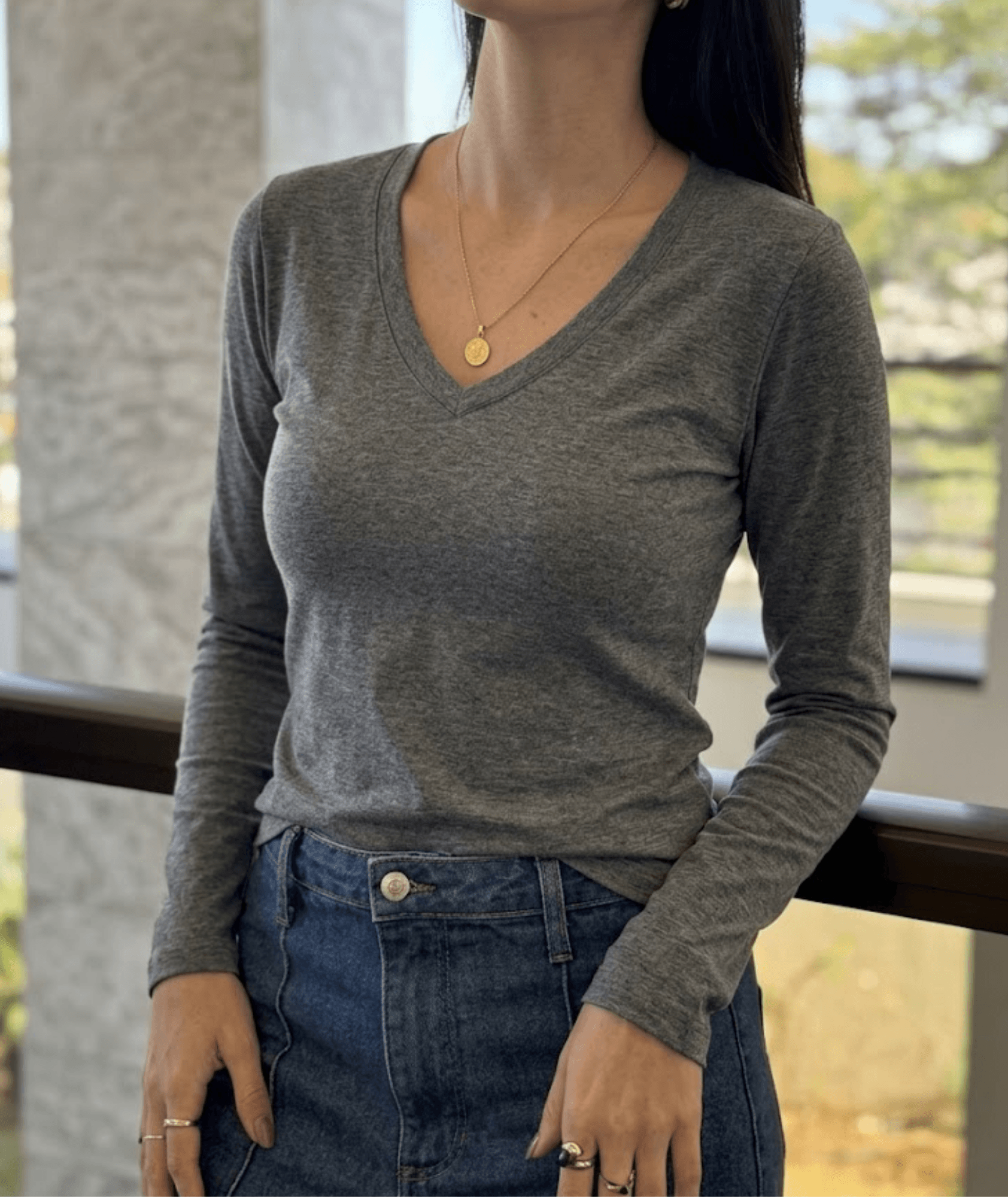 POLERA CUELLO V MANGA LARGA